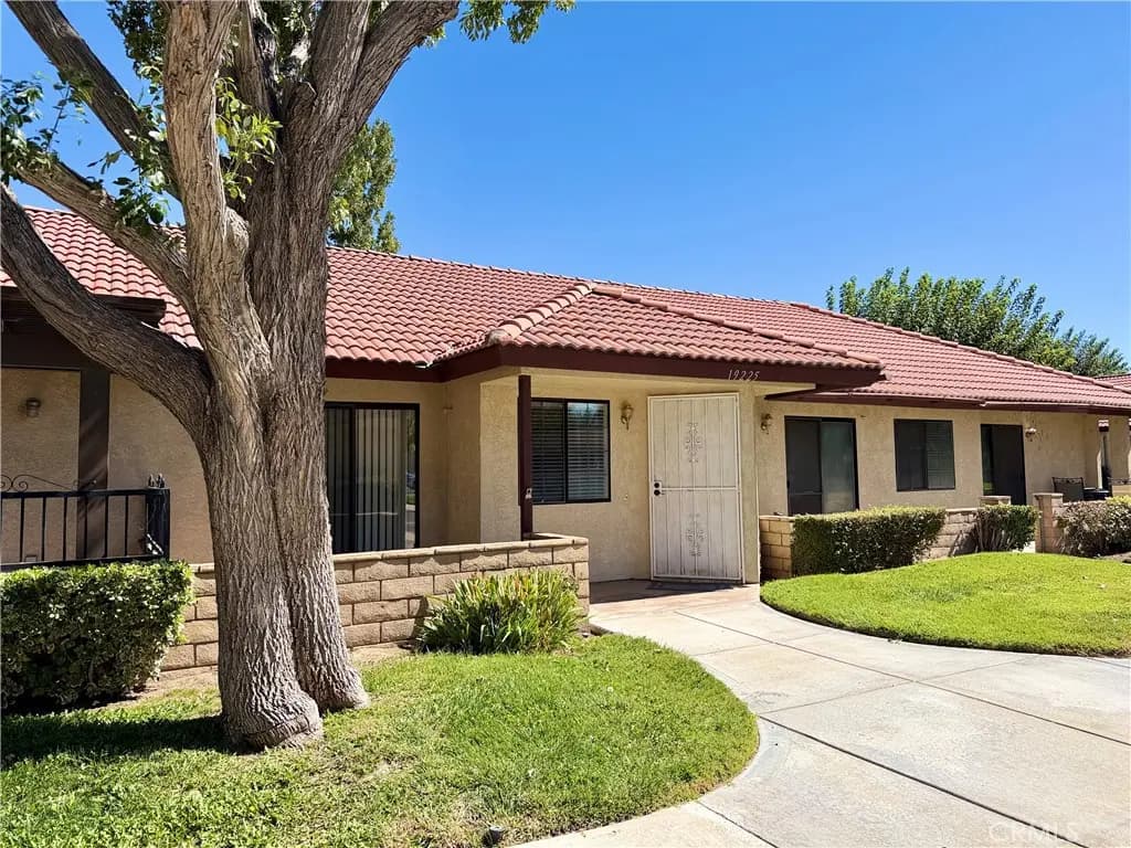 19225 Elm Drive, Apple Valley, CA — listing photo 1