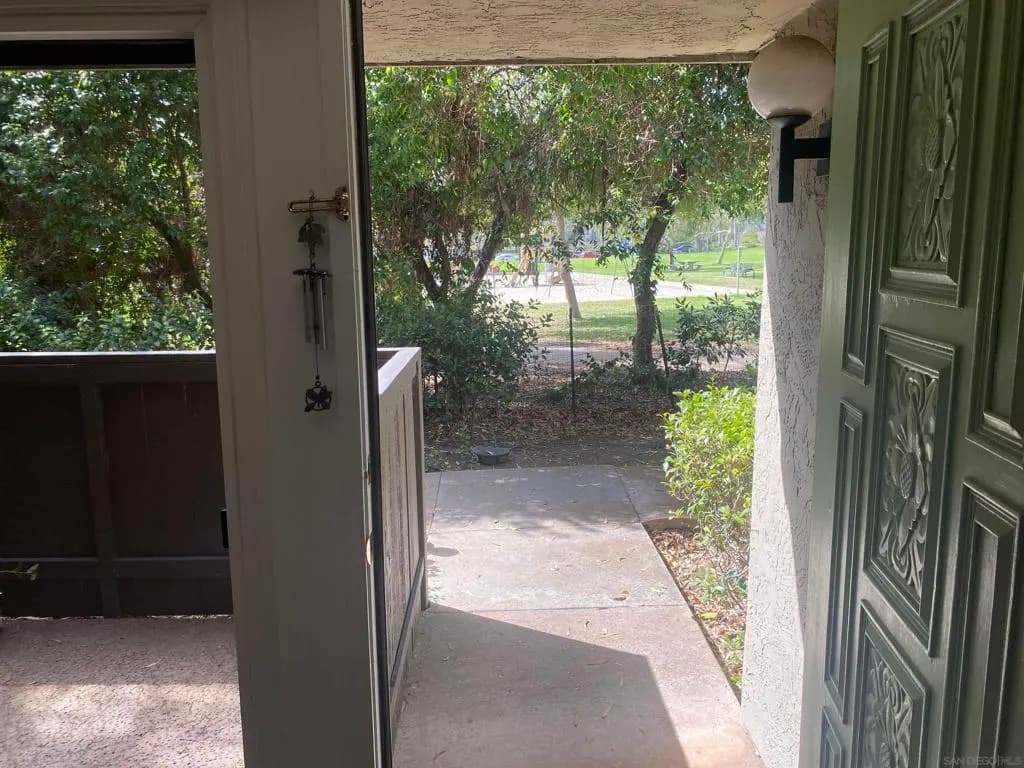 8348 VIA SONOMA E, La Jolla, CA — listing photo 1