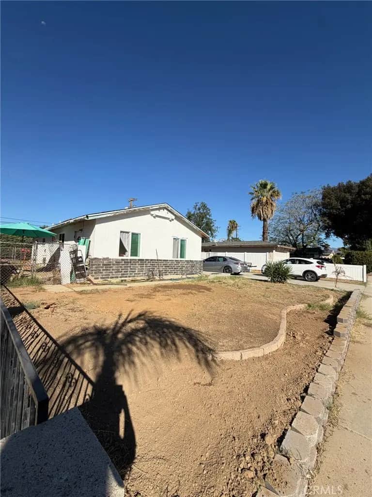 262 N Larch, Rialto, CA — listing photo 1