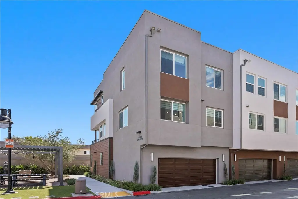 651 S Lyon Street, Santa Ana, CA — listing photo 1