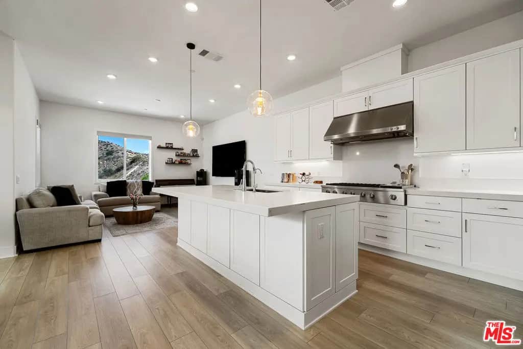 27124 Skyland Way, Valencia, CA — listing photo 1