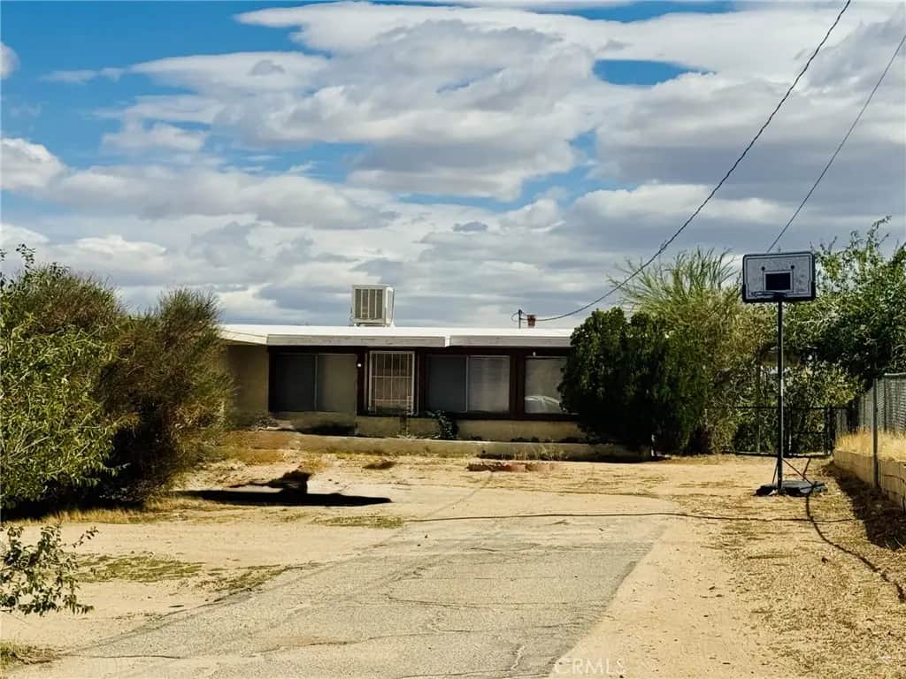 9311 Jacaranda, Hesperia, CA — listing photo 1