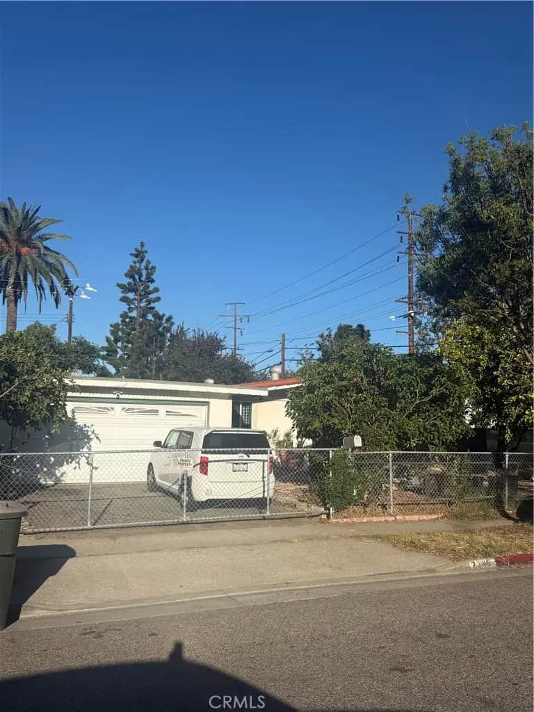 2245 Anaheim, Costa Mesa, CA — listing photo 1