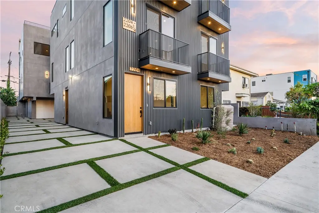 2204 Carmona, Los Angeles, CA — listing photo 1