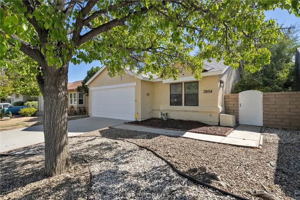2854 Nandina, Palmdale, CA — listing photo 1