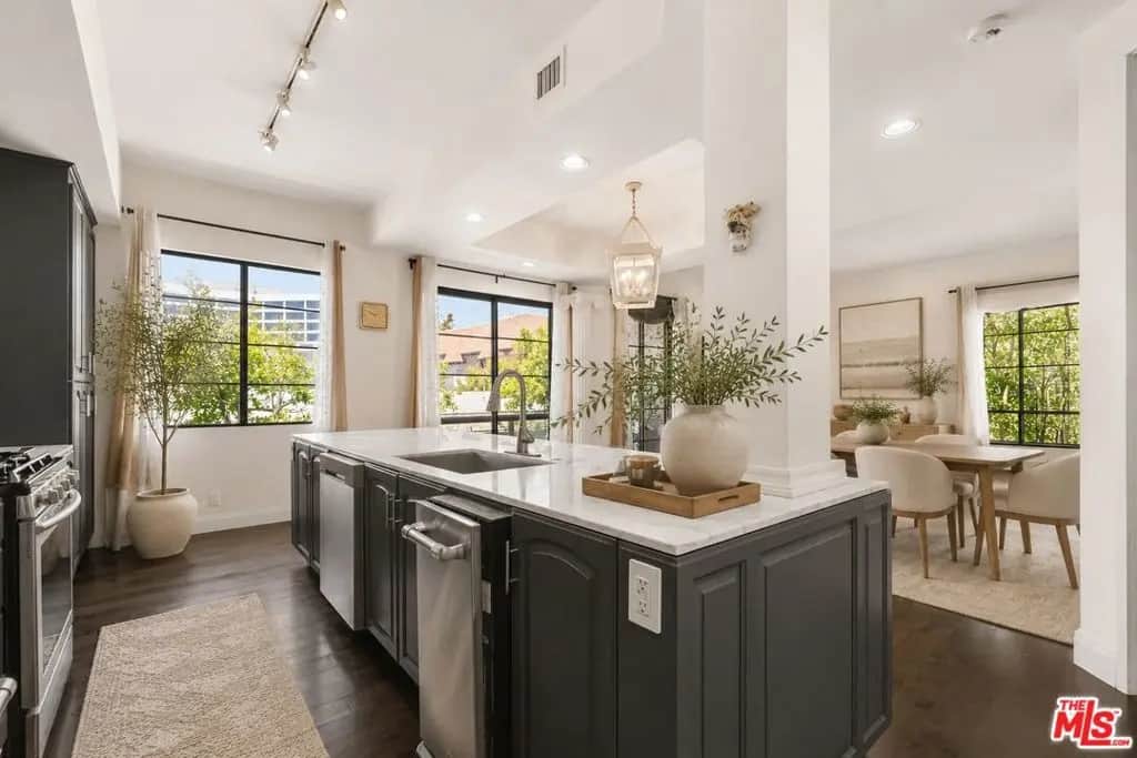 234 S Gale Drive 209, Beverly Hills, CA — listing photo 1