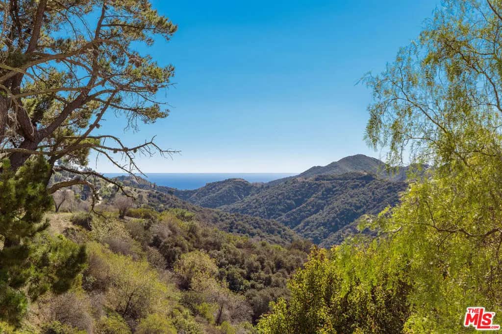 2385 Roscomare Road B2, Los Angeles, CA — listing photo 1