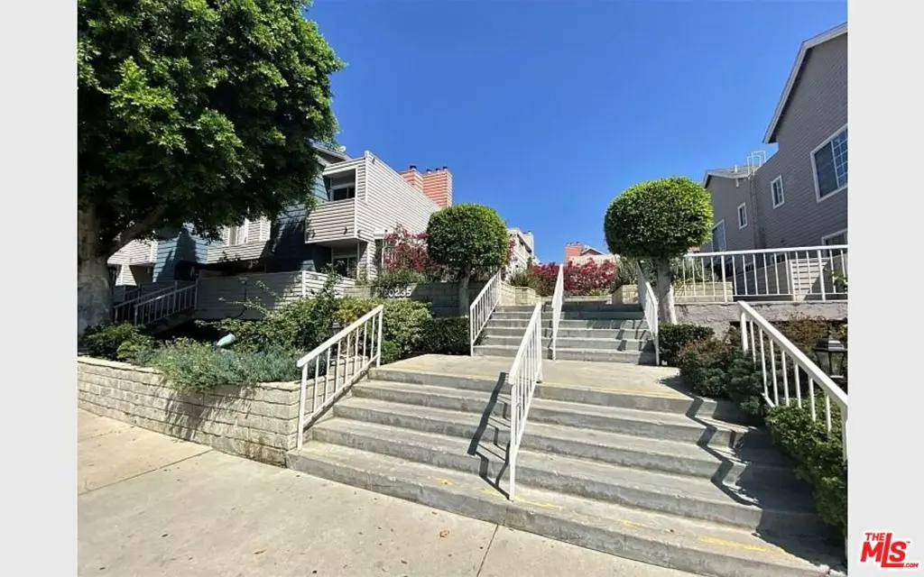 20235 Keswick Street 206, Winnetka, CA — listing photo 1