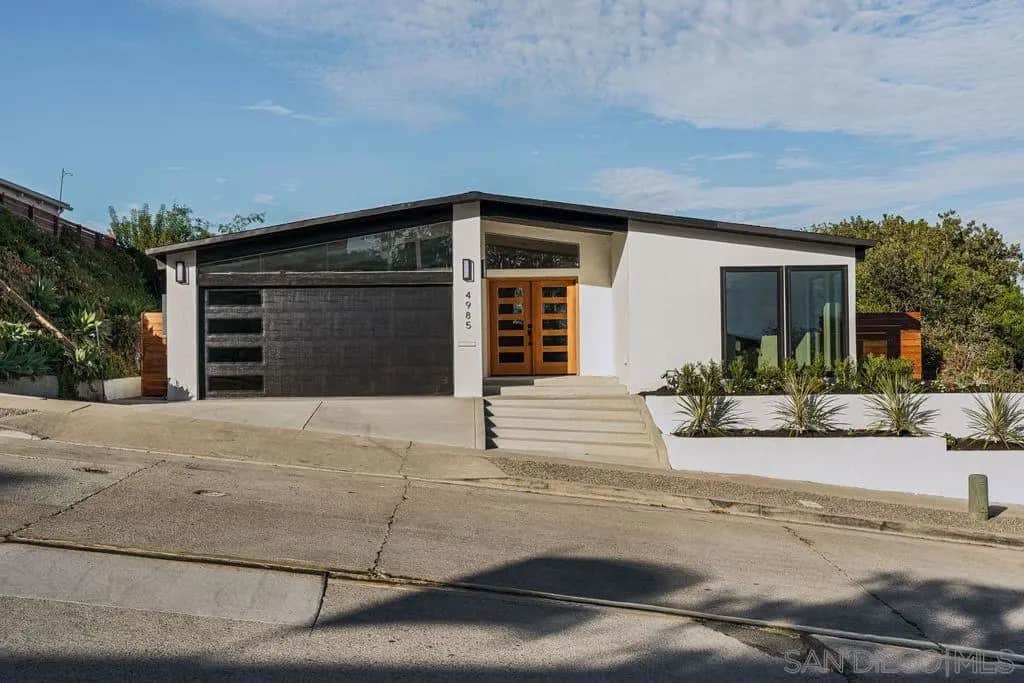 4985 Pacifica Dr, San Diego, CA — listing photo 1