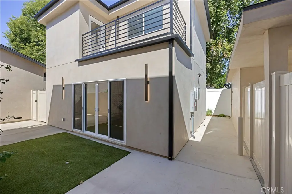7702 Lasaine Avenue, Northridge, CA — listing photo 1