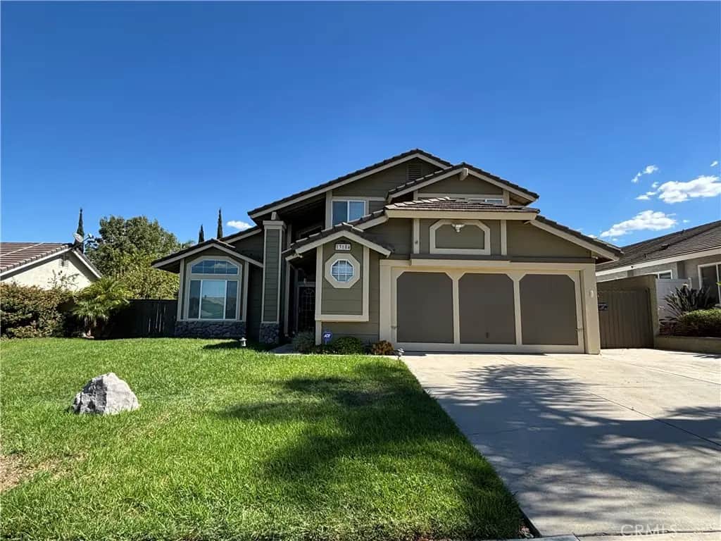 13184 March, Corona, CA — listing photo 1