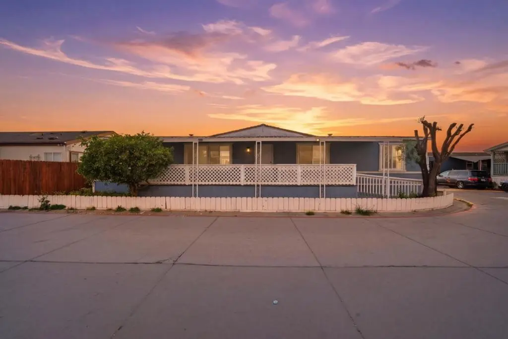 174 Redwood Drive 174, Hollister, CA — listing photo 1