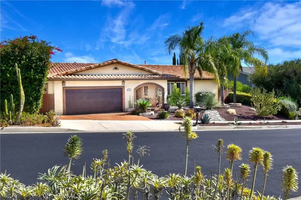 6700 Vickiview Drive, West Hills, CA — listing photo 1