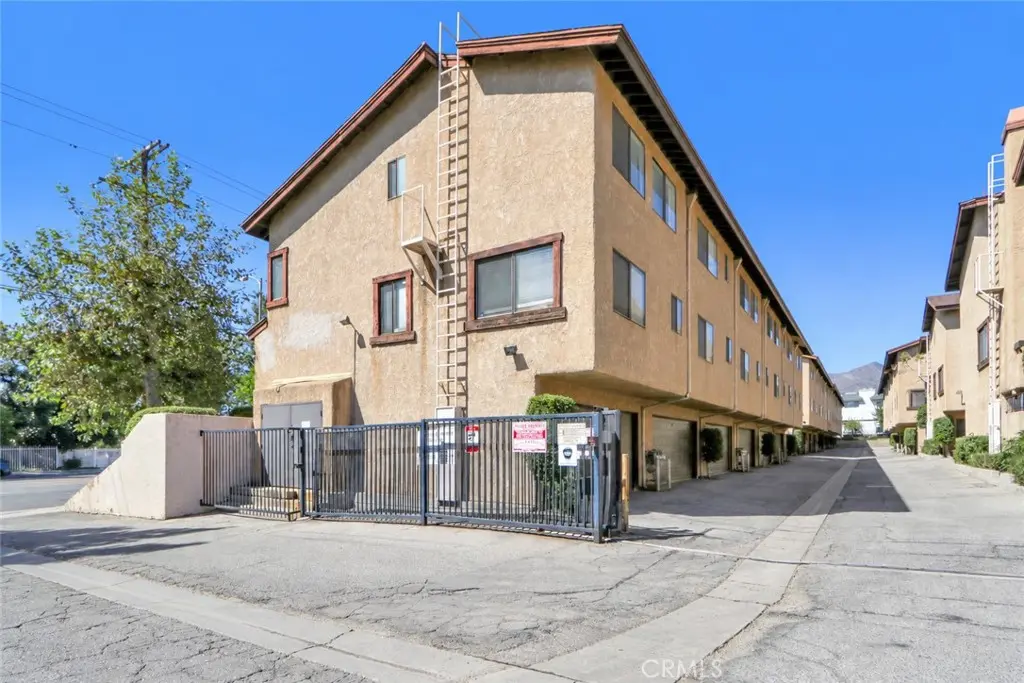 14201 Foothill Boulevard 17, Sylmar, CA — listing photo 1
