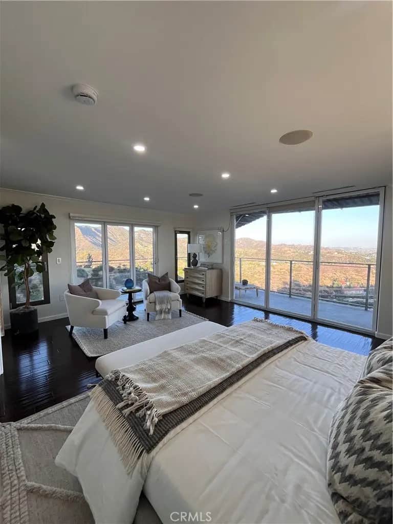 6960 Pacific View Drive, Los Angeles, CA — listing photo 1