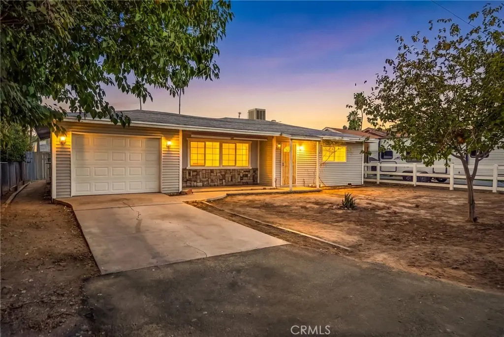 40680 Johnston Avenue, Hemet, CA — listing photo 1