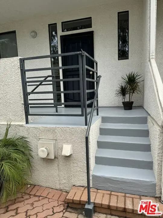 1749 12th Street B, Santa Monica, CA — listing photo 1