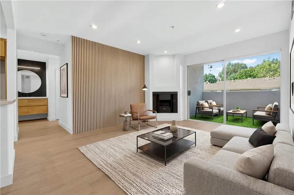 15455 Sherman 9, Van Nuys, CA — listing photo 1