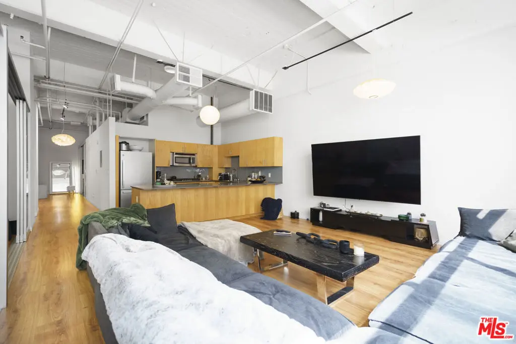 1130 S Flower Street 215, Los Angeles, CA — listing photo 1