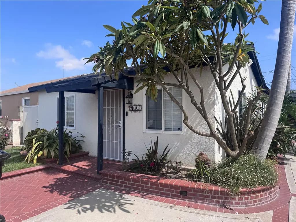 2119 W Coloumbia Street, Long Beach, CA — listing photo 1