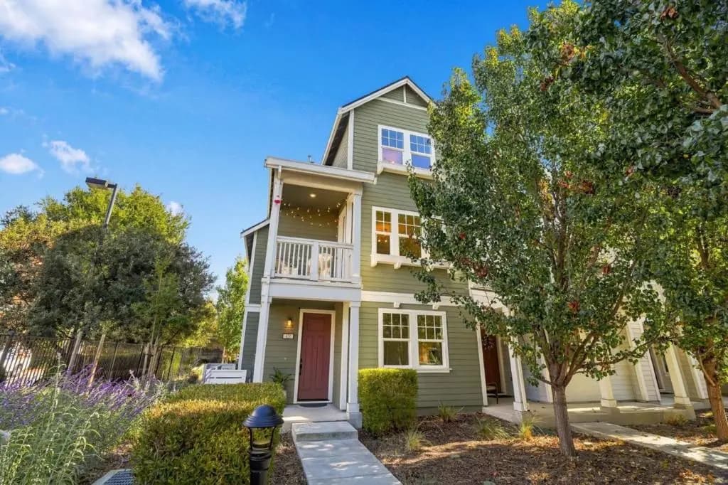 320 Circuit Way, Mountain View, CA — listing photo 1