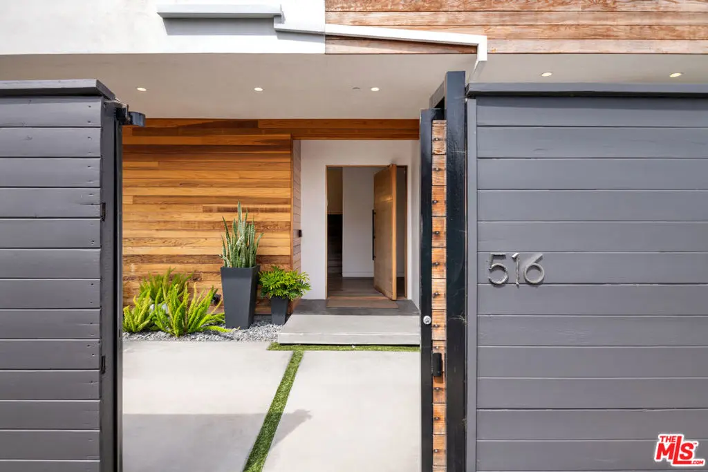 516 Vernon Avenue, Venice, CA — listing photo 1