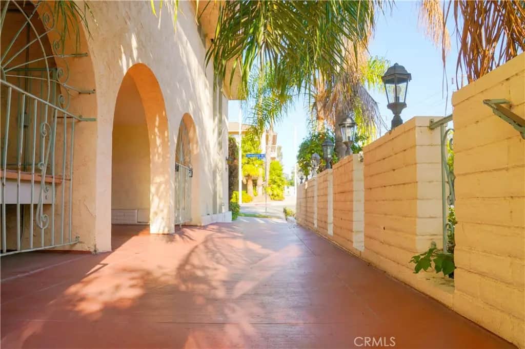 6771 Springpark Avenue 109, Los Angeles, CA — listing photo 1