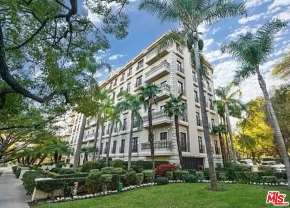 425 N Maple Drive 206, Beverly Hills, CA — listing photo 1