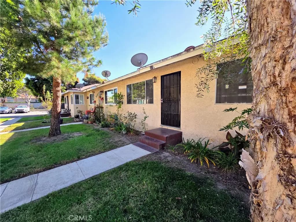 511 Bayport Street 1/2, Carson, CA — listing photo 1