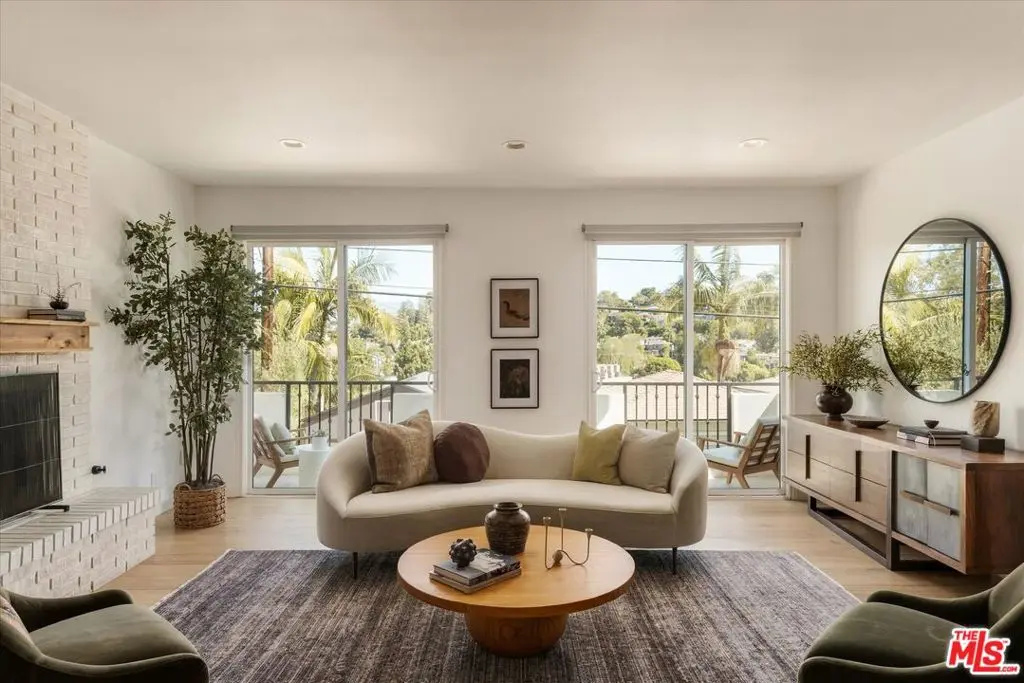 2441 Claremont Avenue, Los Angeles, CA — listing photo 1
