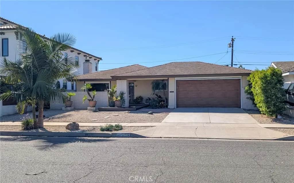 22181 Malibu Lane, Huntington Beach, CA — listing photo 1