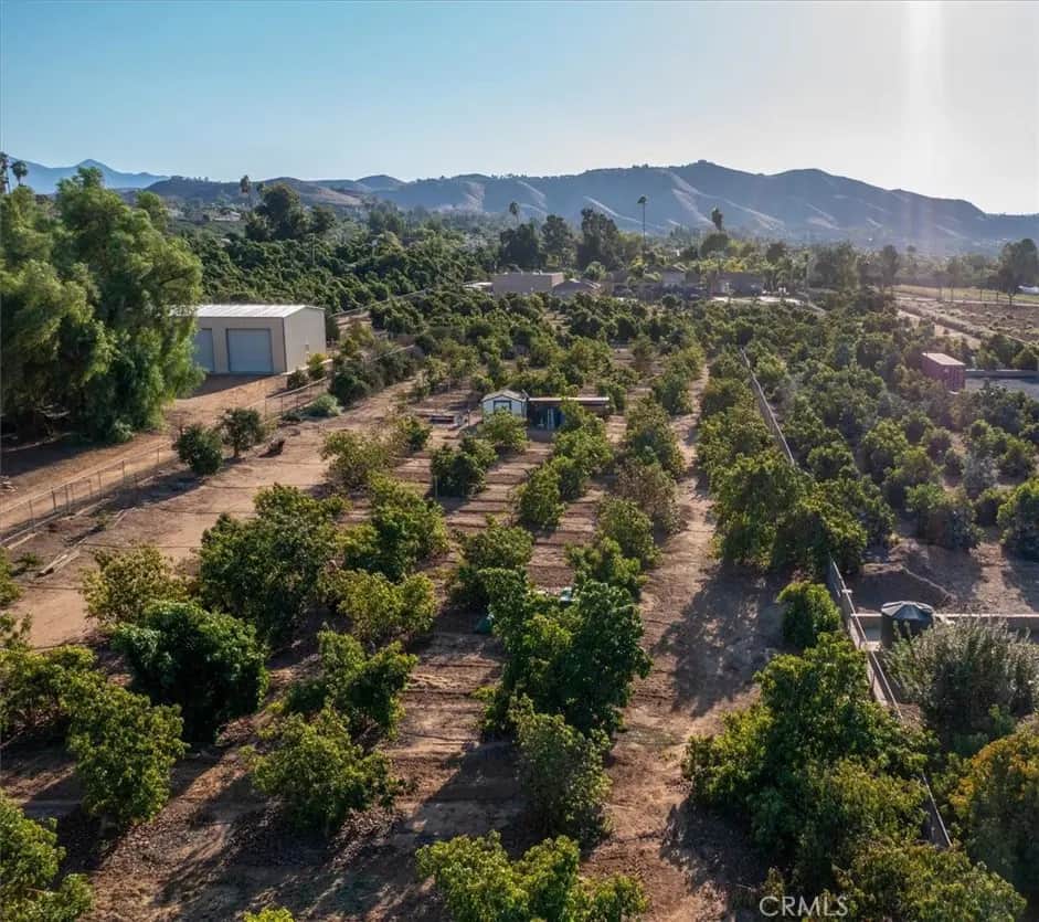 2160 John, Riverside, CA — listing photo 1