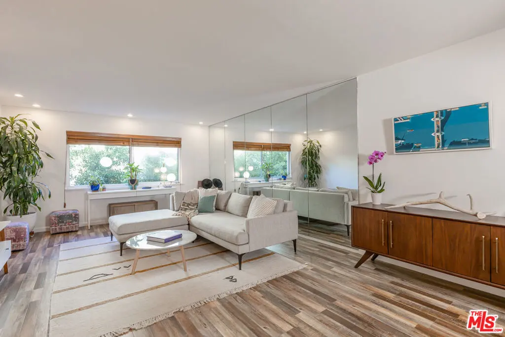 2260 N Cahuenga Boulevard 306, Los Angeles, CA — listing photo 1