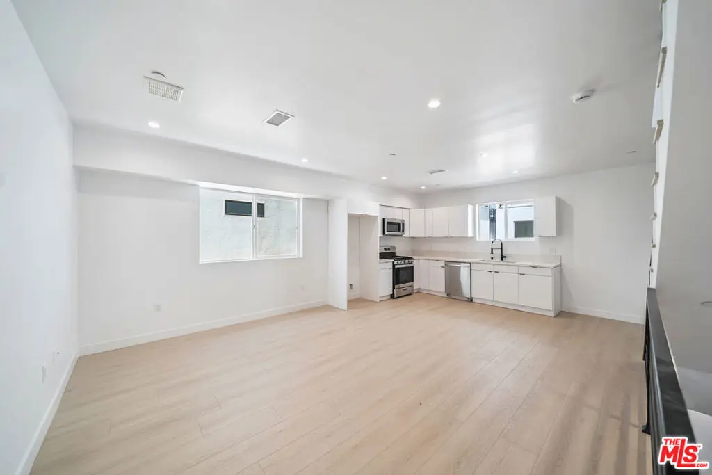 5655 Case Avenue 2, North Hollywood, CA — listing photo 1