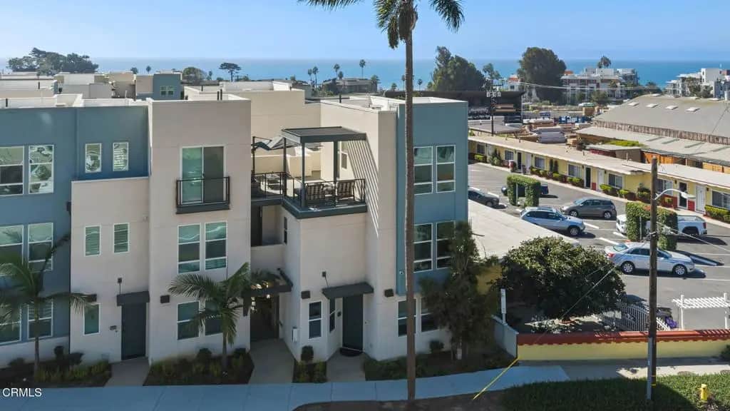 1230 E Thompson Boulevard 101, Ventura, CA — listing photo 1