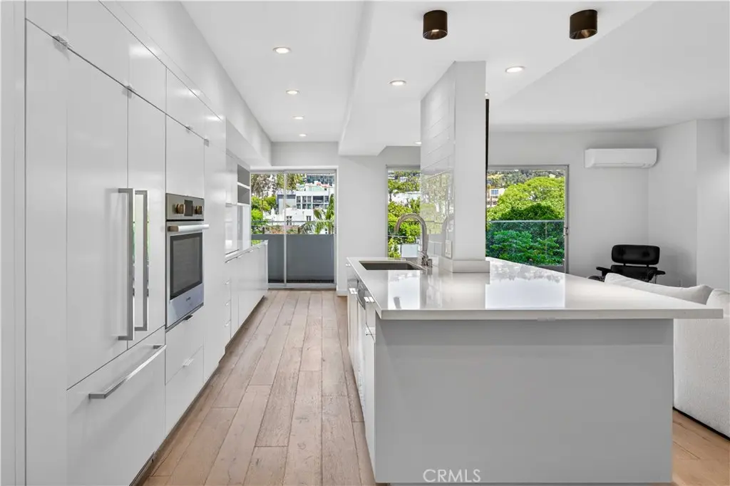838 N Doheny 505, West Hollywood, CA — listing photo 1