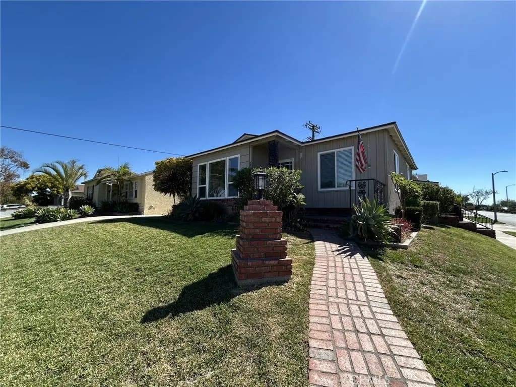 2702 Arbor, Lakewood, CA — listing photo 1
