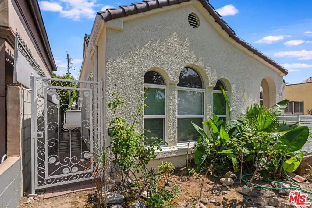 124 S Almont Drive 1, Beverly Hills, CA — listing photo 1