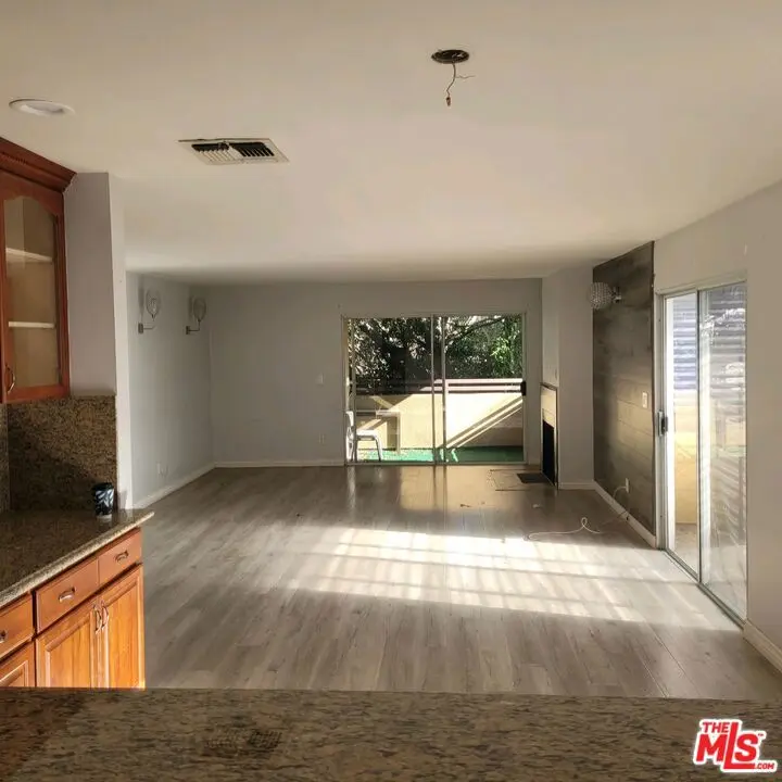 1200 S Shenandoah Street 105, Los Angeles, CA — listing photo 1