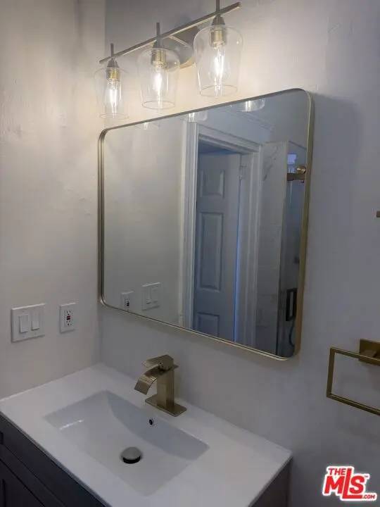 1201 E 20th Street 1201, Los Angeles, CA — listing photo 1