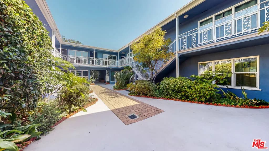 11284 Montana Avenue 4, Los Angeles, CA — listing photo 1