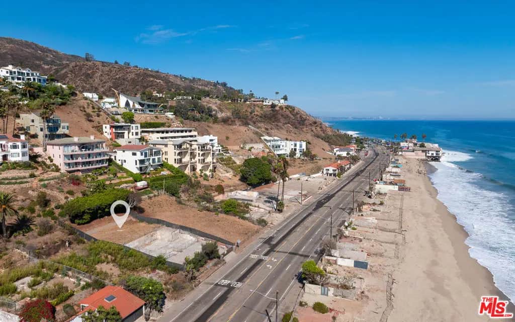 21415 Pacific Coast Highway, Malibu, CA — listing photo 1