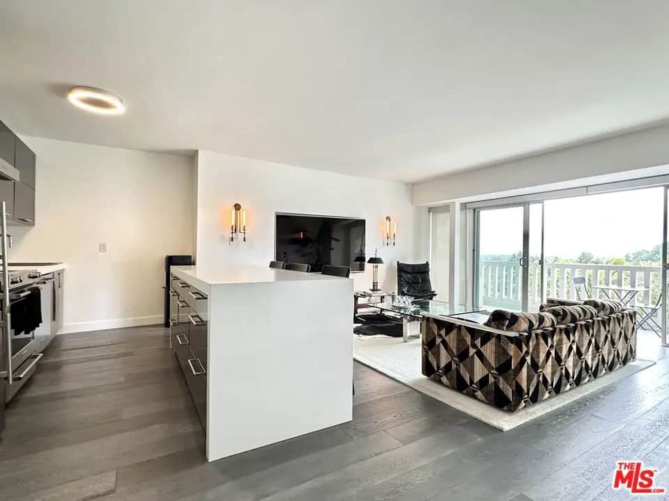 999 N DOHENY Drive 612, West Hollywood, CA — listing photo 1