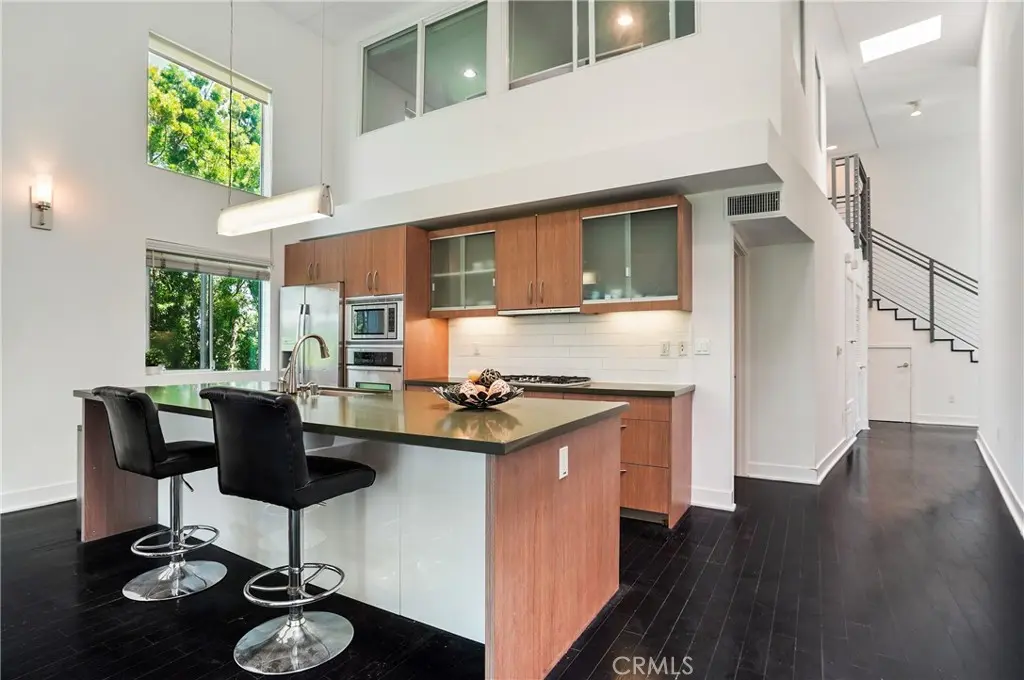 12837 Moorpark Street 405, Studio City, CA — listing photo 1