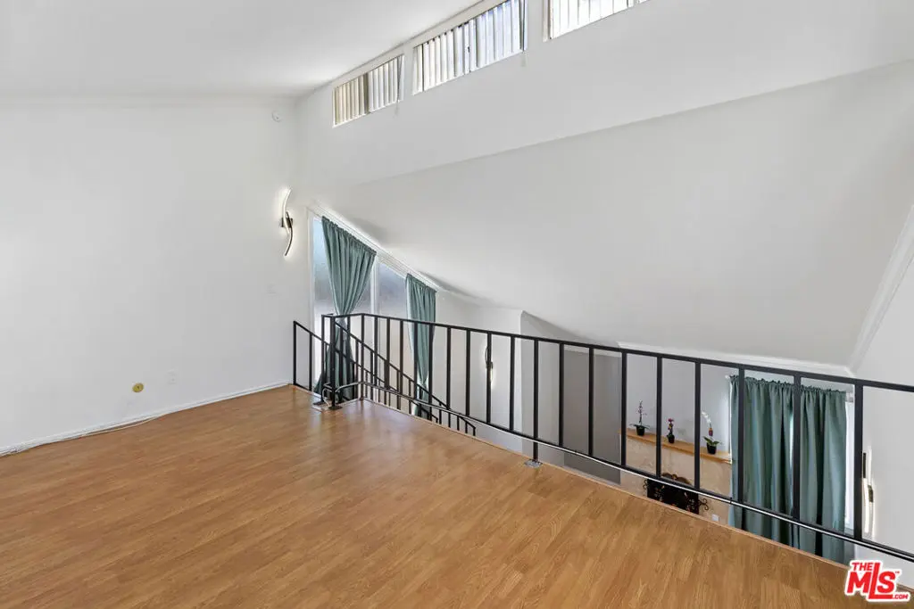 5325 Newcastle Avenue 312, Encino, CA — listing photo 1