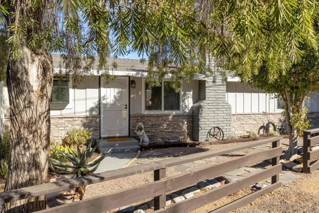 1840 Davis, Fallbrook, CA — listing photo 1
