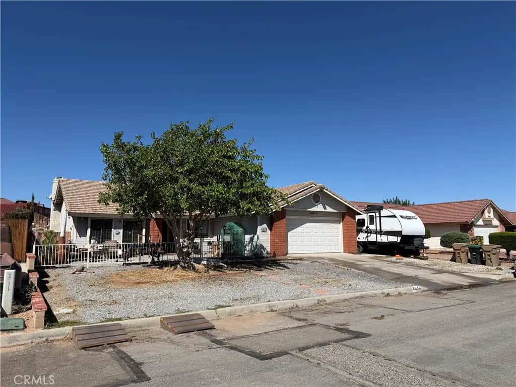 8658 Buena Vista, Hesperia, CA — listing photo 1