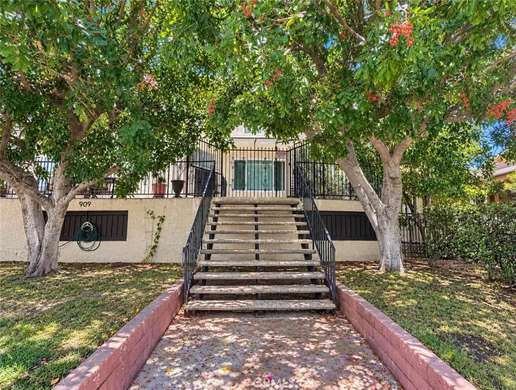 909 E Garfield, Glendale, CA — listing photo 1