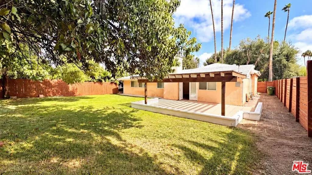 6433 Oakdale Avenue, Woodland Hills, CA — listing photo 1