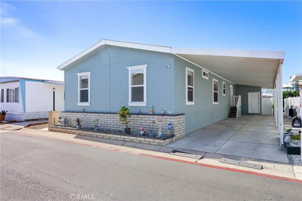 21851 Newland, Huntington Beach, CA — listing photo 1